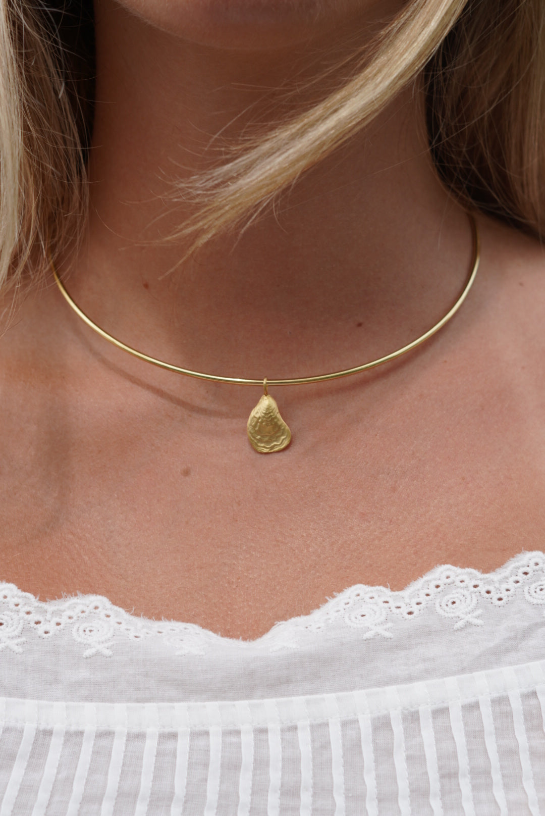 the oyster collar necklace