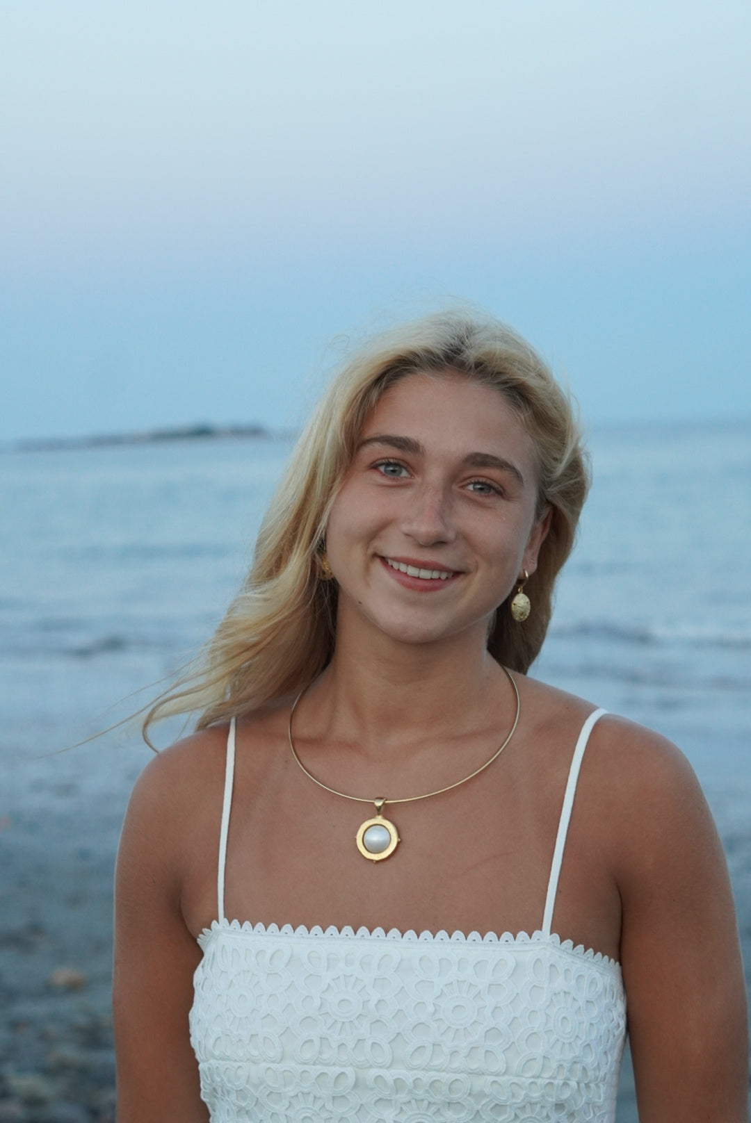 mother of pearl collar necklace