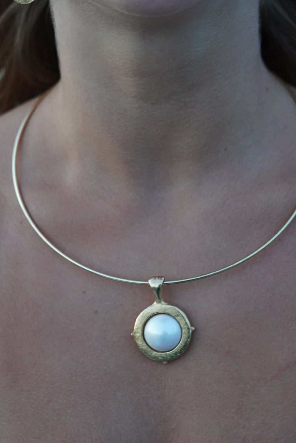 mother of pearl collar necklace