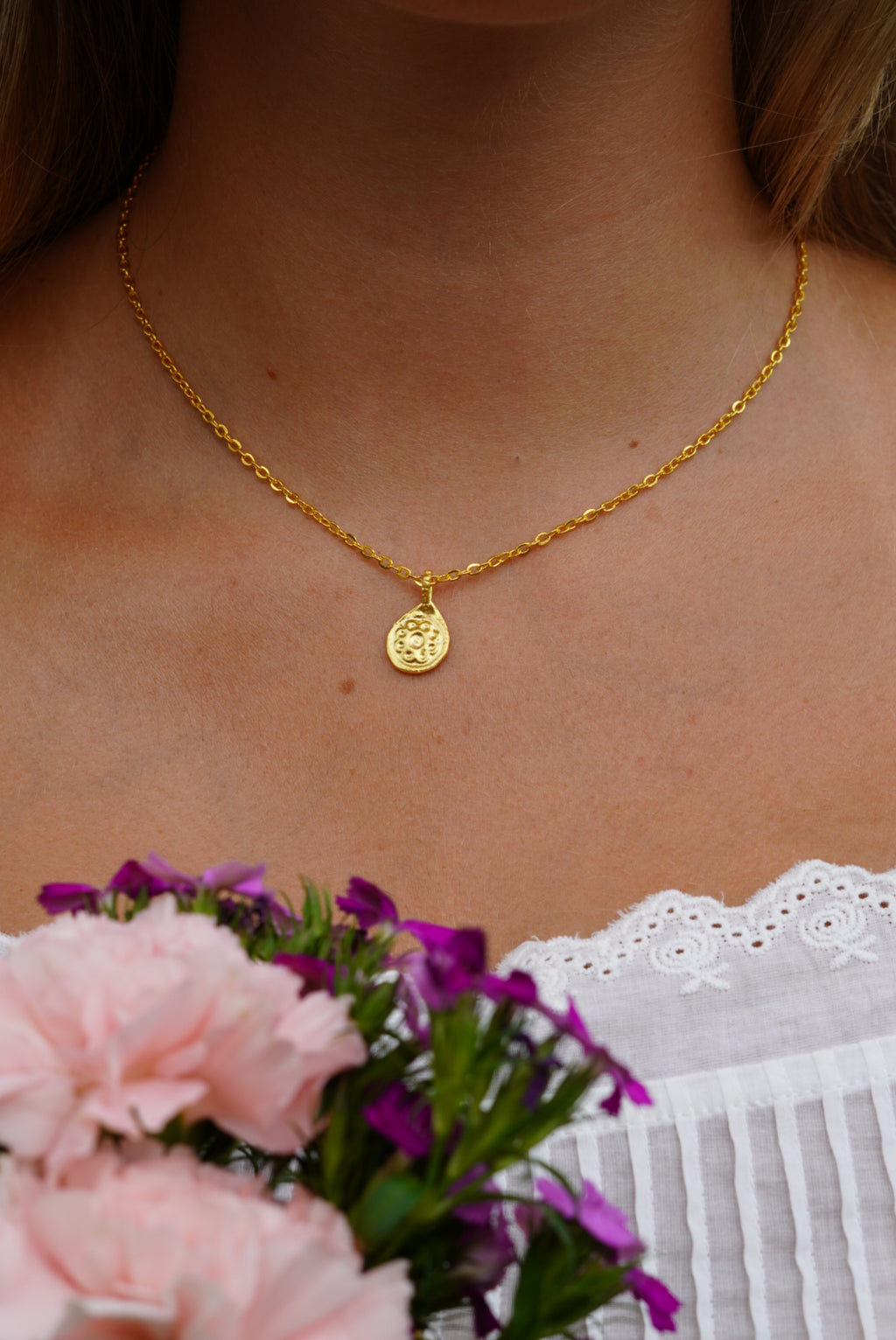 the lily necklace