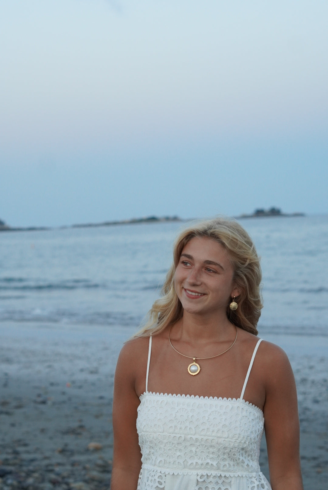 mother of pearl collar necklace