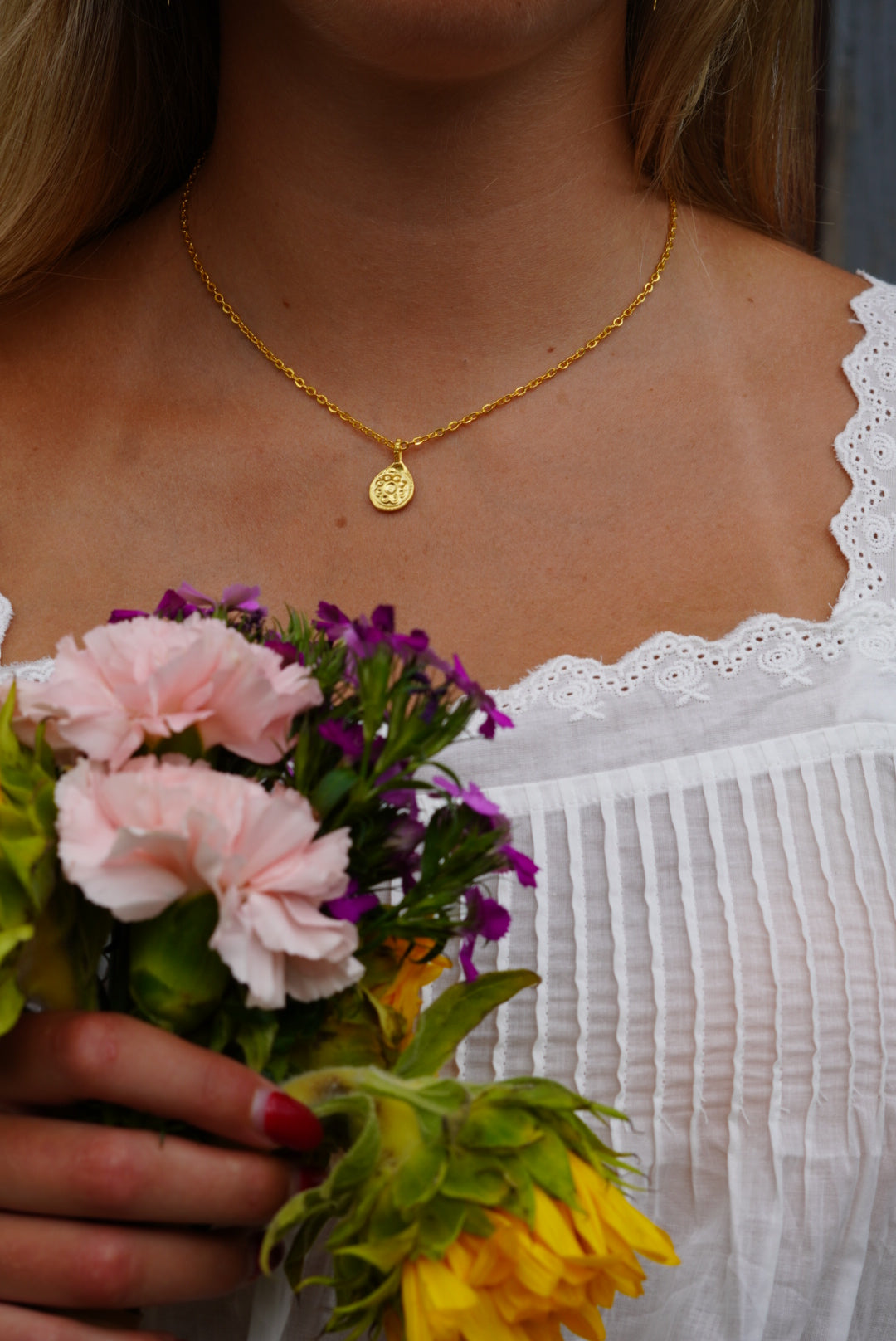 the lily necklace